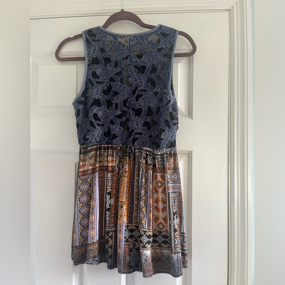 Gimmicks women’s small top - Picture 2 of 3